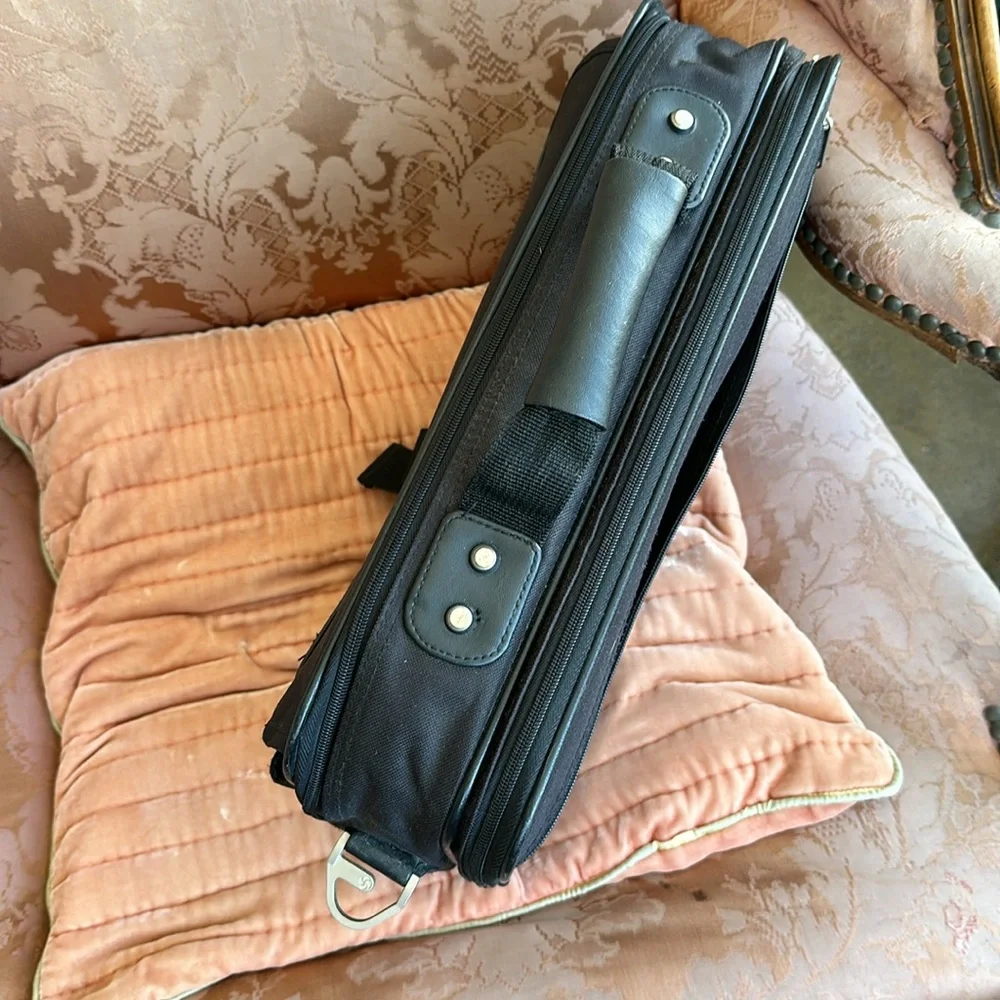 Samsonite portfolio Genuine brand not used Black Fir Laptop case Documents Brief